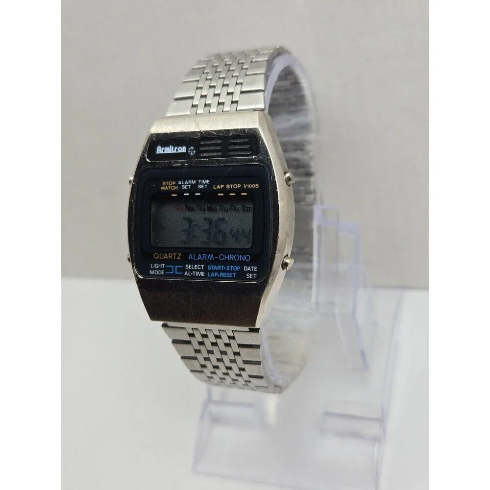 Vintage Armitron M199 40/6174-5 Alarm Chrono Digital LCD Mens Watch New Battery